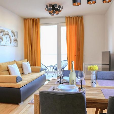 Apartamento Barbara With Private Parking In The Garage Zadar Exterior foto