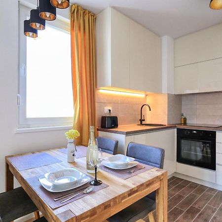 Apartamento Barbara With Private Parking In The Garage Zadar Exterior foto