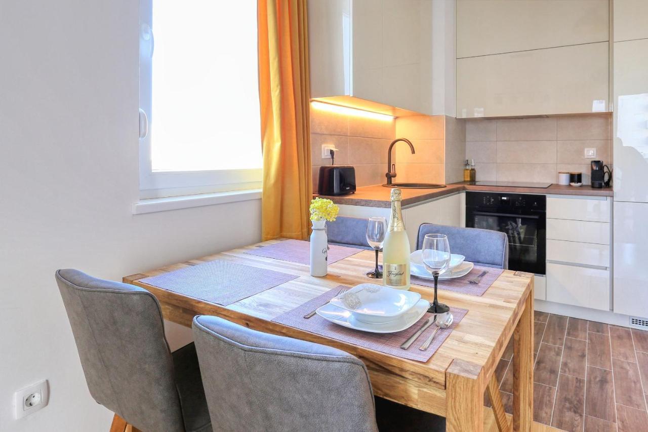 Apartamento Barbara With Private Parking In The Garage Zadar Exterior foto