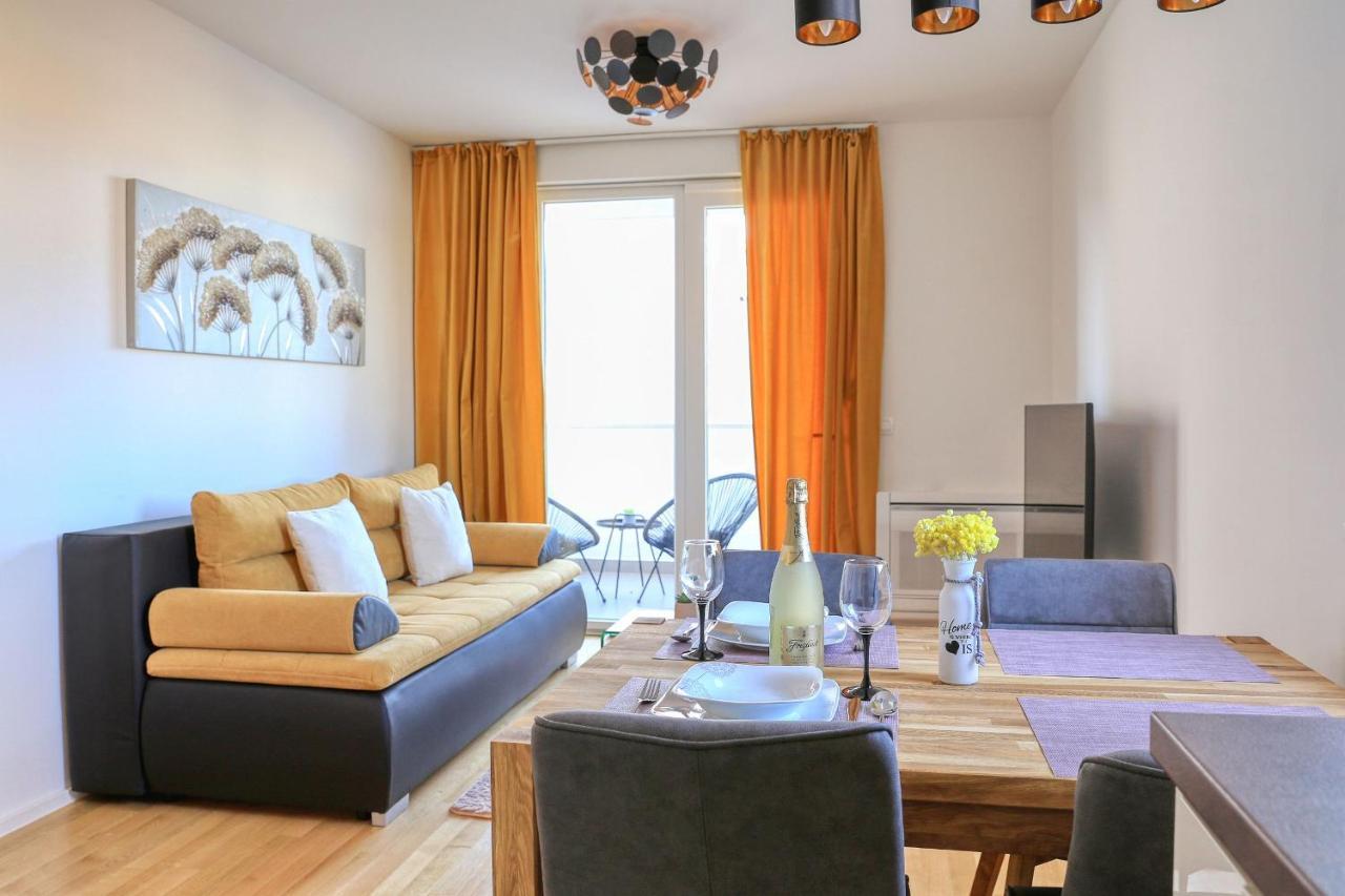Apartamento Barbara With Private Parking In The Garage Zadar Exterior foto