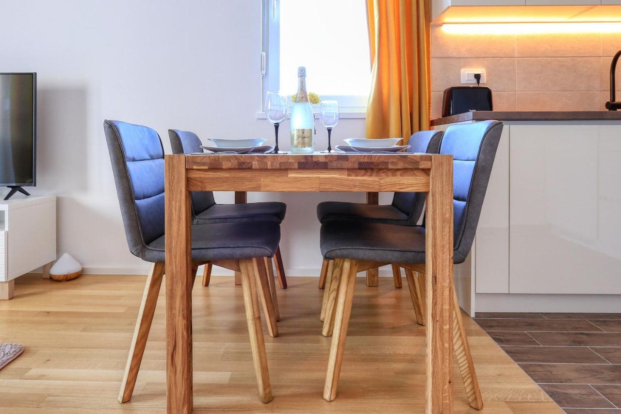 Apartamento Barbara With Private Parking In The Garage Zadar Exterior foto