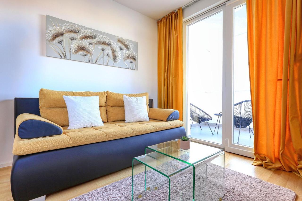 Apartamento Barbara With Private Parking In The Garage Zadar Exterior foto