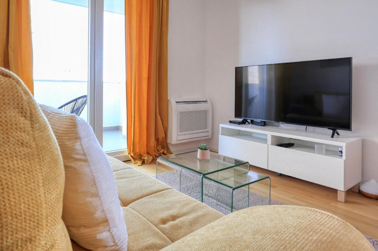 Apartamento Barbara With Private Parking In The Garage Zadar Exterior foto
