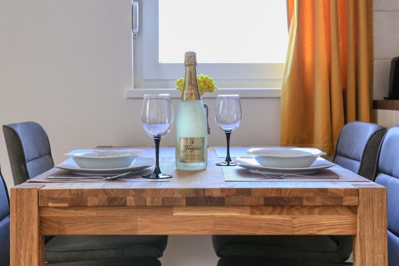 Apartamento Barbara With Private Parking In The Garage Zadar Exterior foto