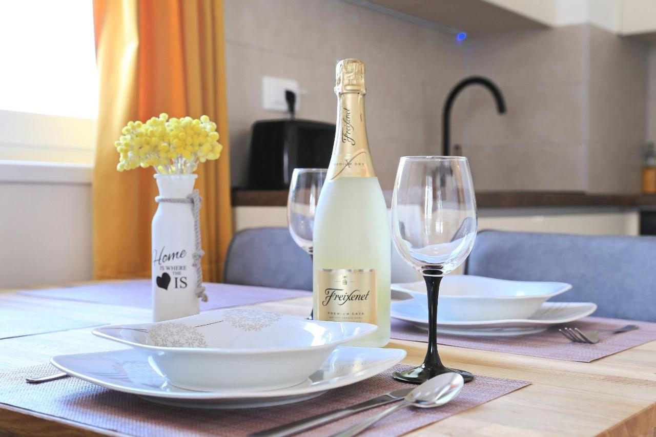 Apartamento Barbara With Private Parking In The Garage Zadar Exterior foto
