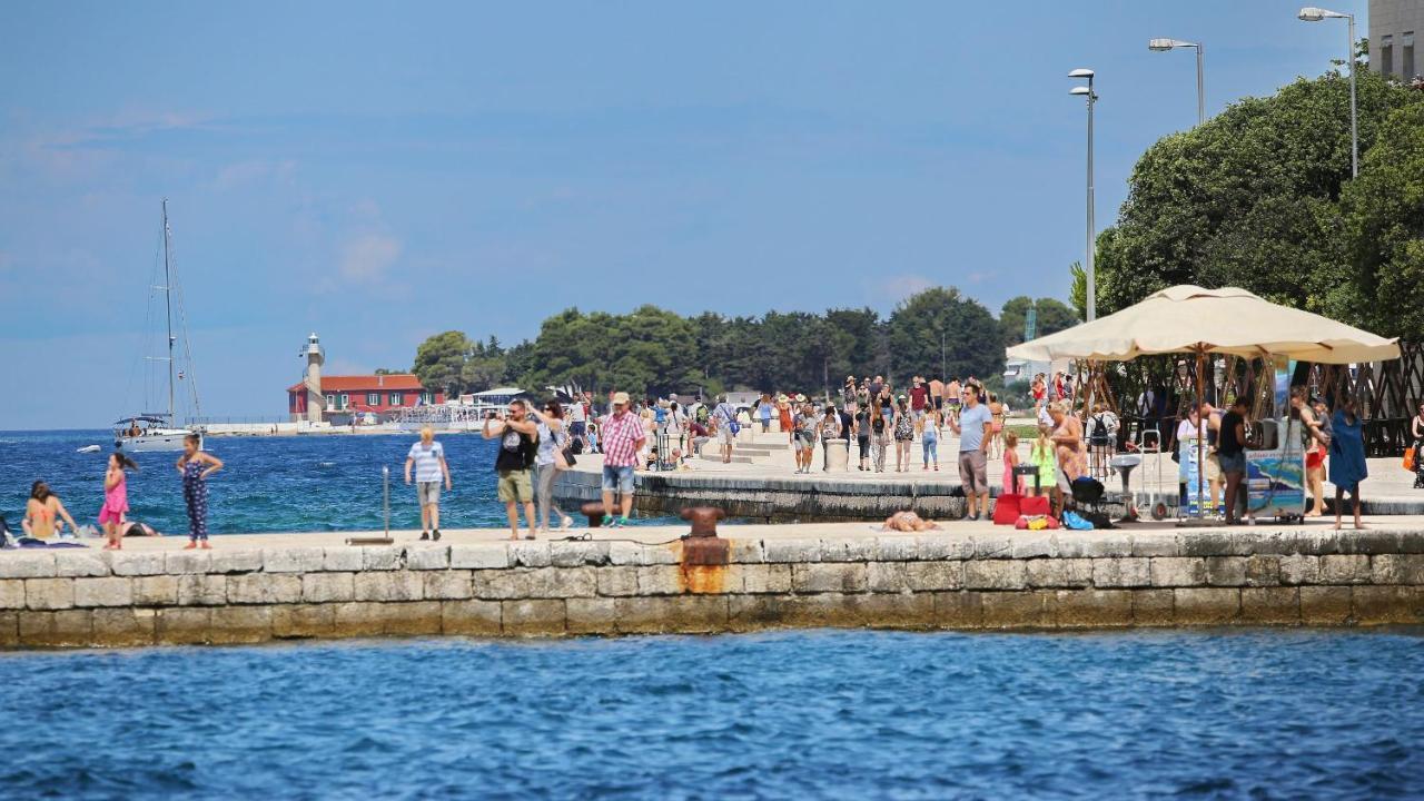 Apartamento Barbara With Private Parking In The Garage Zadar Exterior foto
