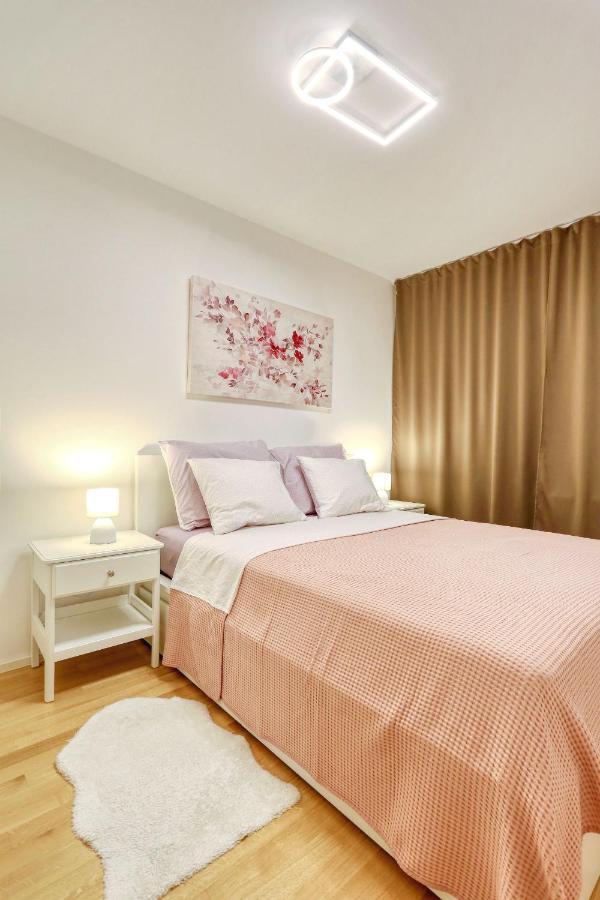 Apartamento Barbara With Private Parking In The Garage Zadar Exterior foto