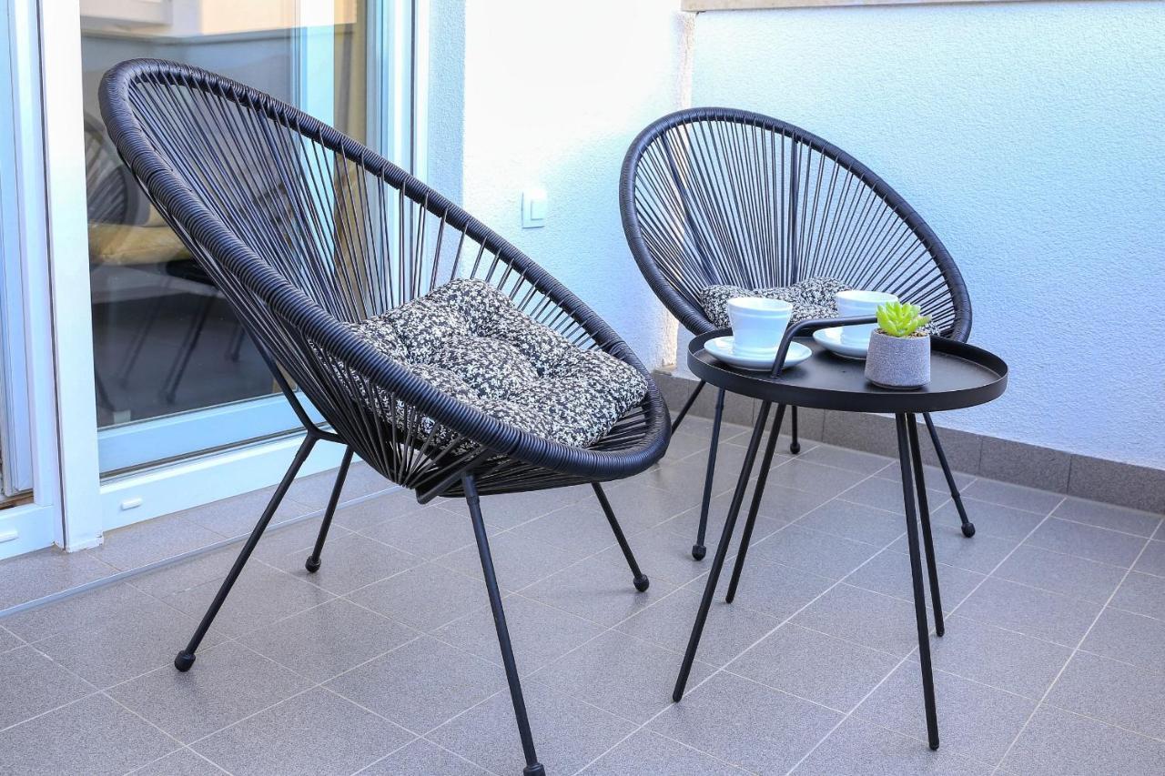 Apartamento Barbara With Private Parking In The Garage Zadar Exterior foto