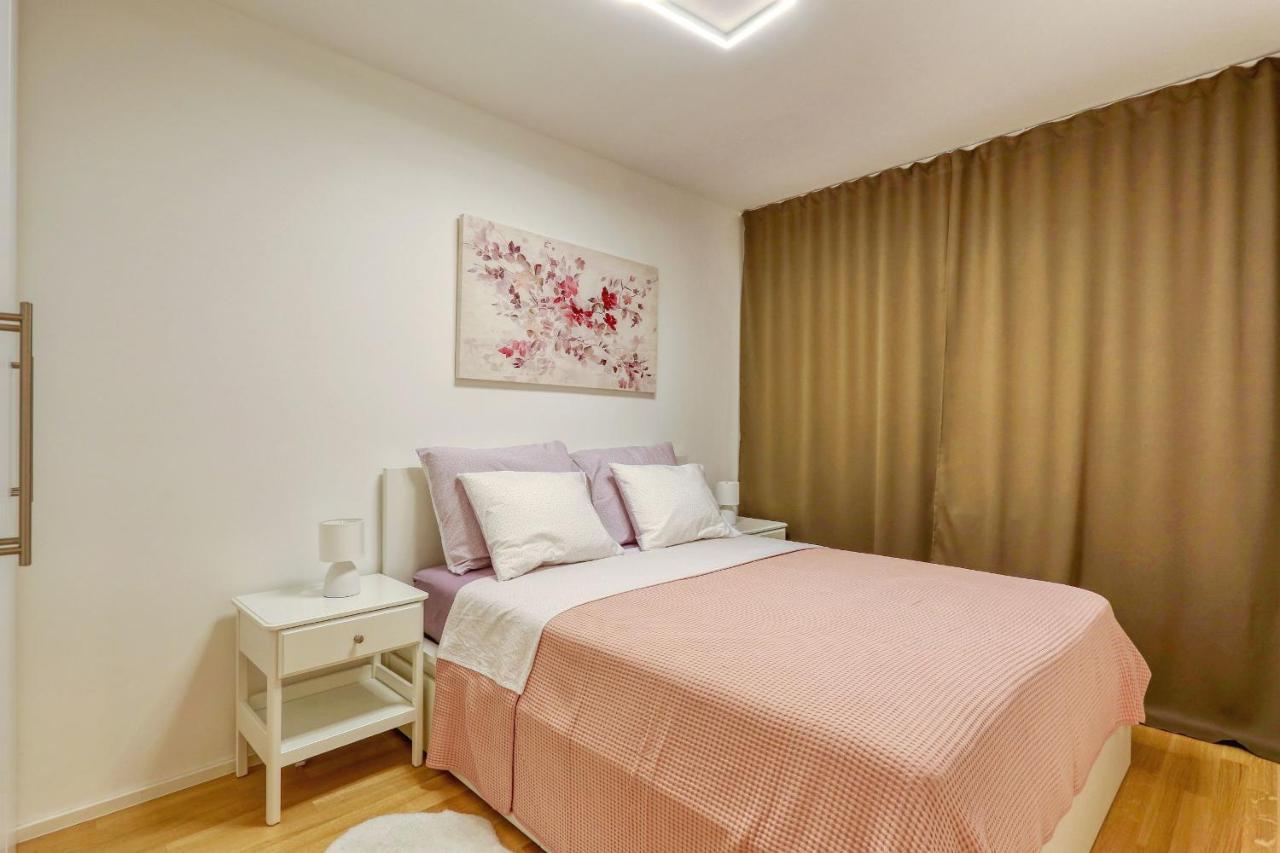 Apartamento Barbara With Private Parking In The Garage Zadar Exterior foto