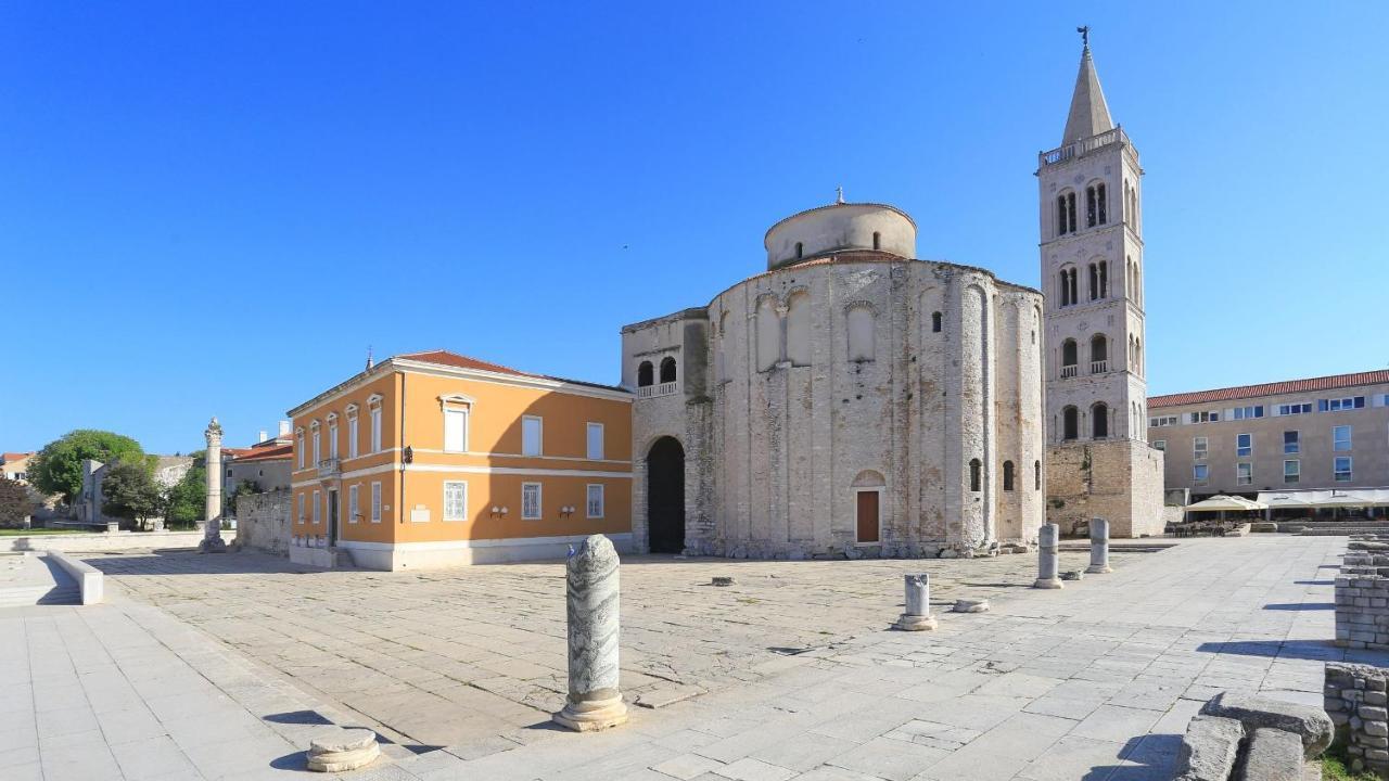 Apartamento Barbara With Private Parking In The Garage Zadar Exterior foto