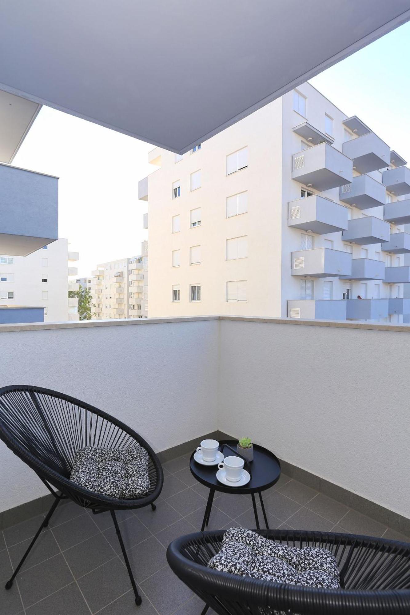 Apartamento Barbara With Private Parking In The Garage Zadar Exterior foto